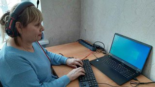 Елена Панкратова за ноутбуком
